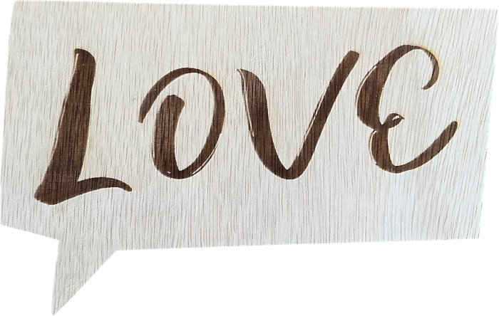 Holzschild mit Aufschrift "Love" als Accessoir für die Fotoboxen von PB Studios aus Achim bei Bremen