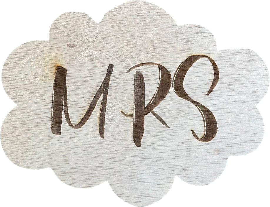 Holzschild mit Aufschrift "Mrs" als Accessoir für die Fotoboxen von PB Studios aus Achim bei Bremen